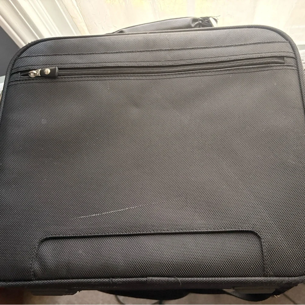 Dell Black Compact Laptop Messenger Bag with Shoulder Strap